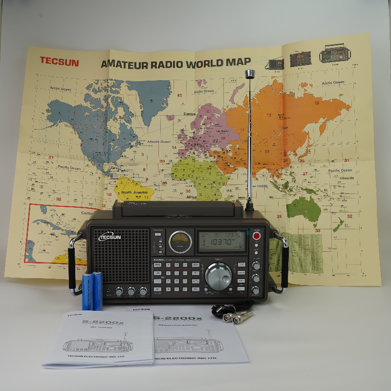 любительский радиоприемник Tecsun S-2200x и радиолюбительская карта мира